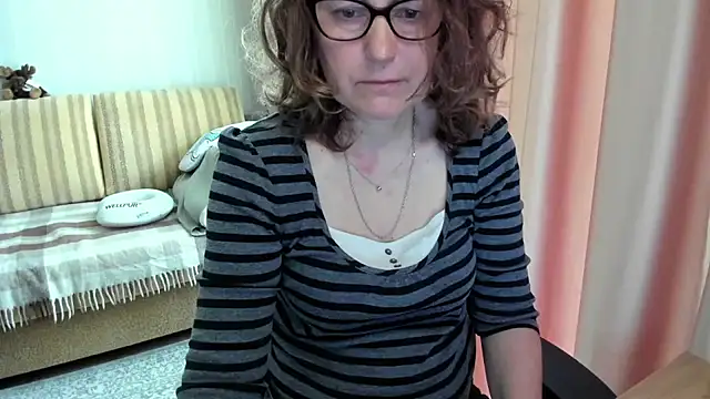 lauraoven online show from May 27, 6:21 am