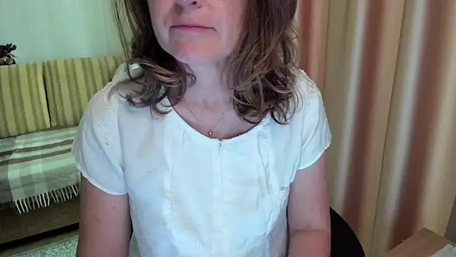 Snapshot of lauraoven chatting on June 22, 7:38 am lauraoven online show from June 22, 7:38 am