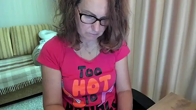 Snapshot of lauraoven chatting on July 11, 8:06 am lauraoven online show from July 11, 8:06 am