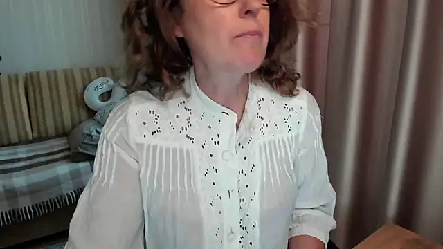 Snapshot of lauraoven chatting on July 12, 12:51 pm lauraoven online show from July 12, 12:51 pm