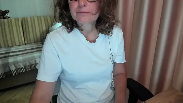 Snapshot of lauraoven chatting on July 24, 7:17 am lauraoven online show from July 24, 7:17 am