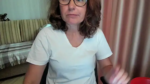 Snapshot of lauraoven chatting on August 1, 9:52 am lauraoven online show from August 1, 9:52 am