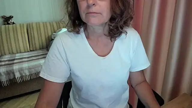 Snapshot of lauraoven chatting on August 2, 8:02 am lauraoven online show from August 2, 8:02 am