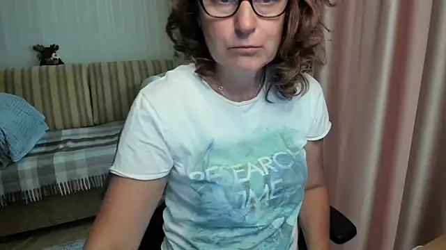 Snapshot of lauraoven chatting on August 6, 3:36 pm lauraoven online show from August 6, 3:36 pm
