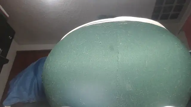 Snapshot of prettyangelsquirt chatting on May 6, 11:10 pm prettyangelsquirt online show from May 6, 11:10 pm