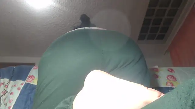 Snapshot of prettyangelsquirt chatting on May 9, 4:45 pm prettyangelsquirt online show from May 9, 4:45 pm