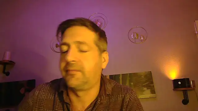 Snapshot of matrikes1 chatting on December 15, 4:37 pm matrikes1 online show from December 15, 4:37 pm