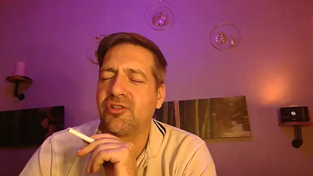 Snapshot of matrikes1 chatting on December 20, 11:26 pm matrikes1 online show from December 20, 11:26 pm