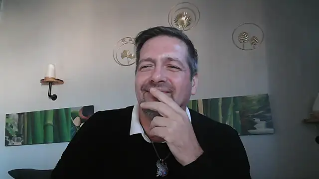 Snapshot of matrikes1 chatting on December 26, 2:16 pm matrikes1 online show from December 26, 2:16 pm