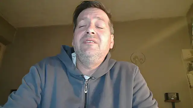 matrikes1 online show from March 25, 4:57 pm