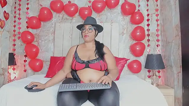 Snapshot of AranzaLatinBlacks chatting on February 14, 7:02 pm AranzaLatinBlacks online show from February 14, 7:02 pm