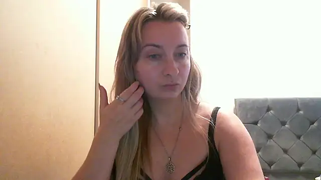 SusanCurt online show from October 21, 9:10 am