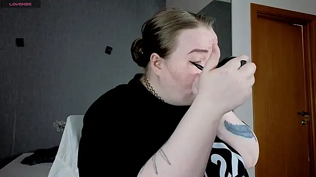 Snapshot of EMMA__CONNOR chatting on September 28, 10:42 am EMMA CONNOR online show from September 28, 10:42 am