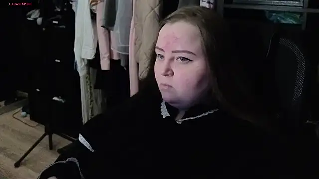 Snapshot of EMMA__CONNOR chatting on October 17, 12:01 am EMMA CONNOR online show from October 17, 12:01 am