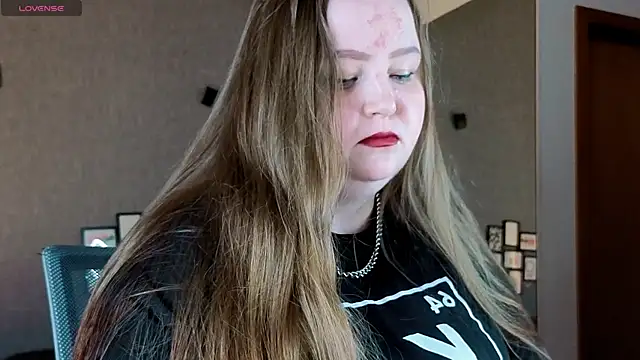 Snapshot of EMMA__CONNOR chatting on October 20, 5:24 pm EMMA CONNOR online show from October 20, 5:24 pm