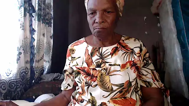 Snapshot of NaughtyGranny chatting on July 10, 10:51 am NaughtyGranny online show from July 10, 10:51 am