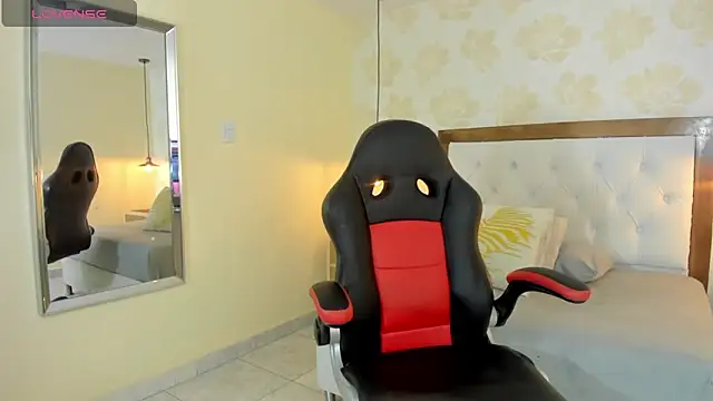 Snapshot of clarisKlein chatting on February 7, 3:43 am clarisKlein online show from February 7, 3:43 am