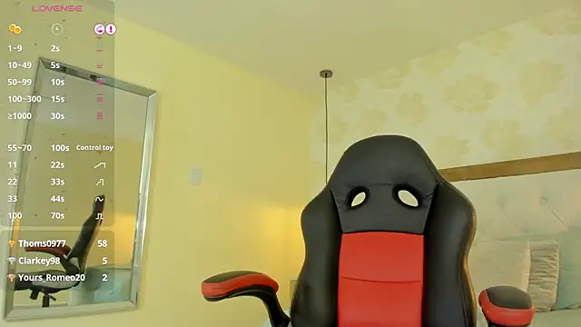 Snapshot of clarisKlein chatting on March 21, 8:19 am clarisKlein online show from March 21, 8:19 am