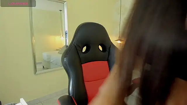 Snapshot of clarisKlein chatting on April 1, 4:02 am clarisKlein online show from April 1, 4:02 am