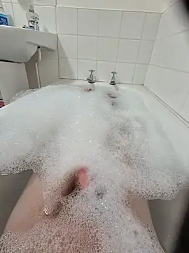 Snapshot of Deebo2212 chatting on February 18, 12:28 am Deebo2212 online show from February 18, 12:28 am