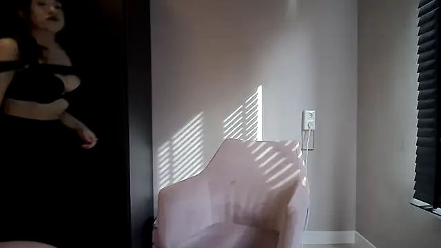 Snapshot of avajade chatting on February 18, 11:39 am avajade online show from February 18, 11:39 am