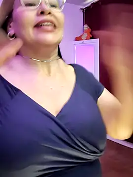 esmeralda milf online show from July 22, 8:33 pm