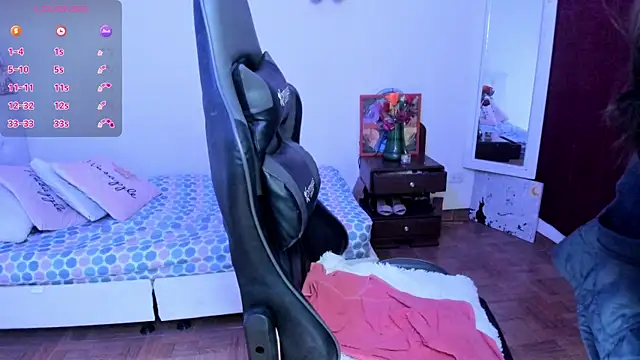 esmeralda milf online show from August 1, 8:08 pm