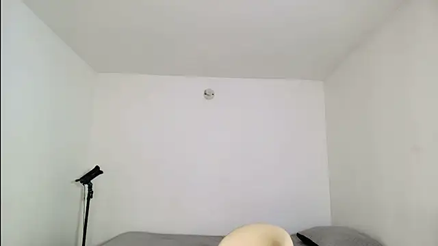 Snapshot of SARA_TS_FOX chatting on December 2, 1:44 am SARA TS FOX online show from December 2, 1:44 am