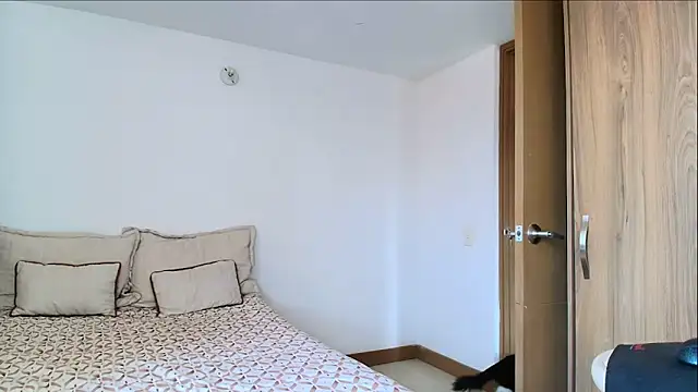 Snapshot of SARA_TS_FOX chatting on February 9, 6:23 pm SARA TS FOX online show from February 9, 6:23 pm