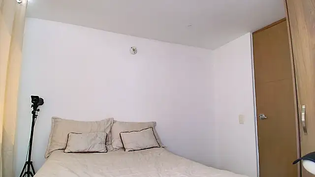 Snapshot of SARA_TS_FOX chatting on March 1, 3:47 pm SARA TS FOX online show from March 1, 3:47 pm