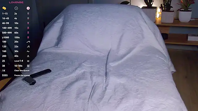 Snapshot of Chrisx_X chatting on January 13, 1:11 am Chrisx X online show from January 13, 1:11 am