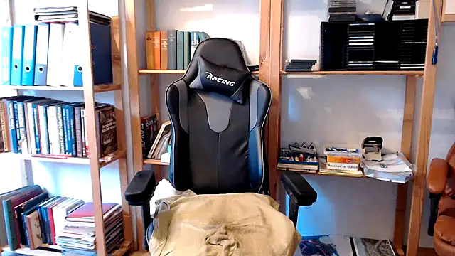 Snapshot of SchwanzhureXXL chatting on February 3, 10:25 am SchwanzhureXXL online show from February 3, 10:25 am