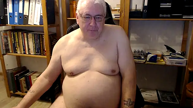 Snapshot of SchwanzhureXXL chatting on October 27, 5:33 am SchwanzhureXXL online show from October 27, 5:33 am