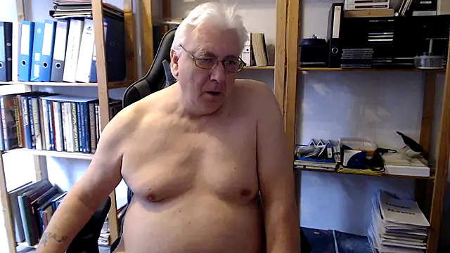 Snapshot of SchwanzhureXXL chatting on March 25, 11:05 am SchwanzhureXXL online show from March 25, 11:05 am