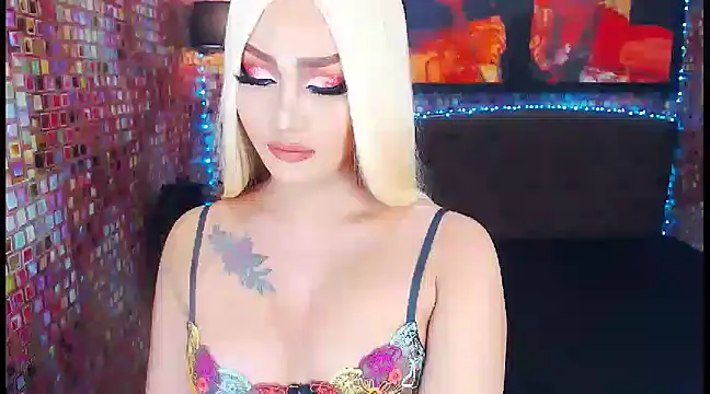 Snapshot of KylieMaxwellCaulfield_TS chatting on February 12, 1:09 am KylieMaxwellCaulfield TS online show from February 12, 1:09 am