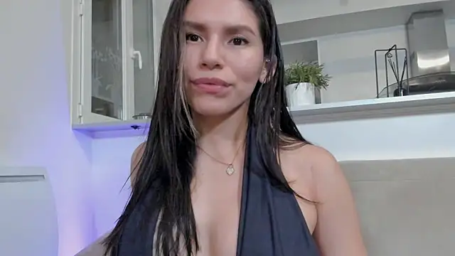 Snapshot of LalieFR chatting on January 22, 8:28 pm LalieFR online show from January 22, 8:28 pm