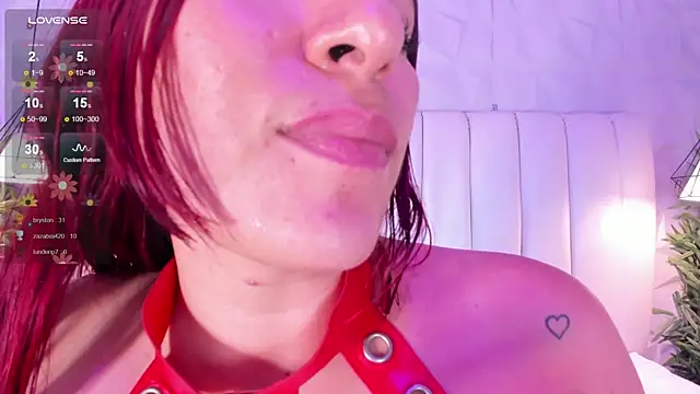 Snapshot of naughty_flower18 chatting on December 31, 2:47 pm naughty flower18 online show from December 31, 2:47 pm