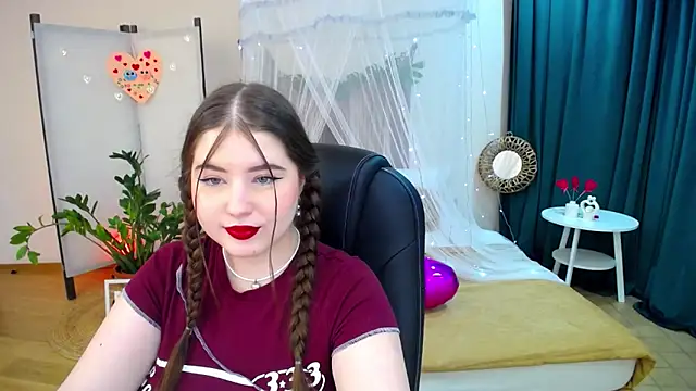 NicoleFoxery online show from February 19, 6:32 pm