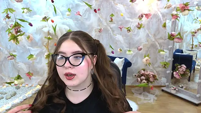 NicoleFoxery online show from March 6, 6:37 pm