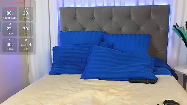 Ariana Petite online show from December 18, 12:17 am