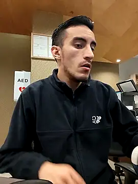 Snapshot of TommyMomentum chatting on November 29, 7:11 am TommyMomentum online show from November 29, 7:11 am