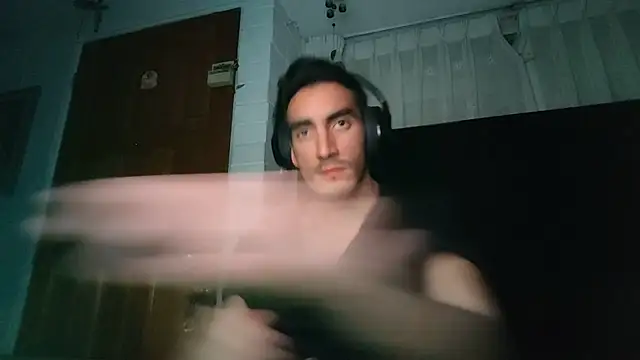 Snapshot of TommyMomentum chatting on December 15, 5:55 am TommyMomentum online show from December 15, 5:55 am