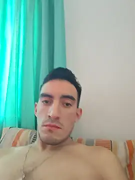 Snapshot of TommyMomentum chatting on January 9, 10:11 pm TommyMomentum online show from January 9, 10:11 pm