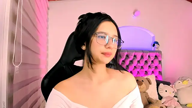 Snapshot of Luniverse chatting on December 1, 8:36 pm Luniverse online show from December 1, 8:36 pm