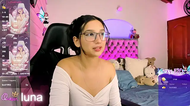 Snapshot of Luniverse chatting on February 3, 6:46 pm Luniverse online show from February 3, 6:46 pm