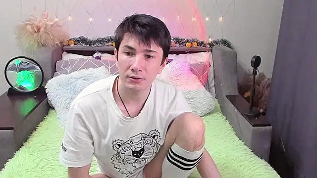 Yumi steve online show from November 8, 6:51 pm