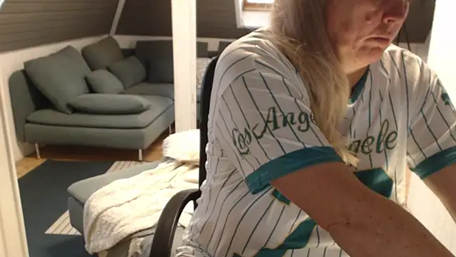 KimMitchelli online show from January 13, 11:26 am