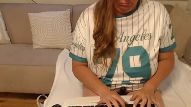KimMitchelli online show from May 22, 4:19 am