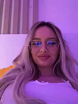 mollyxxx online show from February 3, 4:25 am