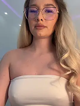 mollyxxx online show from March 14, 3:23 am